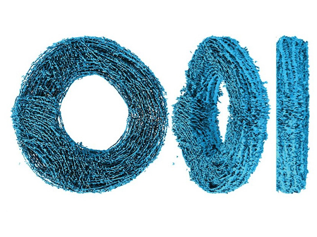 un anell fet de fibres de color blau i mostrat de front, de costat i inclinada